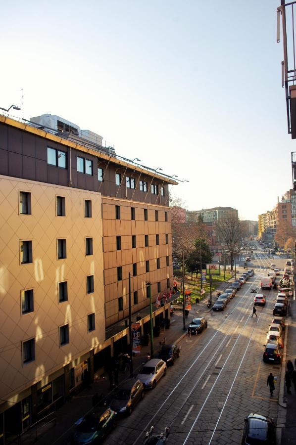 Incantevole Appartamento De Angeli Milan Bagian luar foto