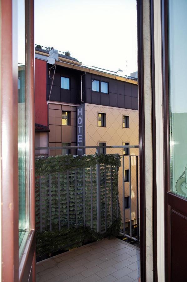 Incantevole Appartamento De Angeli Milan Bagian luar foto